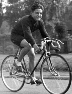 Royston (Roy) Ashmead from Dartford, Kent time trialling on his Granby taper-tube frame no. 219 which was delivered to him on 10 January 1948.