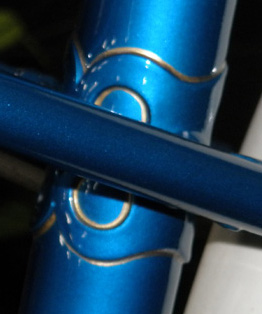 image of the lug used where the twin-tubes cross the seat tube.