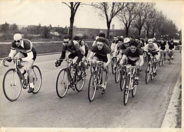 Bernard with Osgear in the front row of the Herts Grand Prix (Junior) this time riding a CNC frame