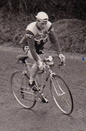 Tony, climbing the 1 in 4  Bledlow Ridge Climb in the 1962 Chequers Chase, just before the finish near High Wycombe. Note the beautifully shaved legs!