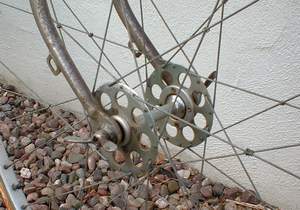 Pre-war rivetted Airlite hubs with tied and soldered spokes