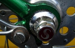 The close-up of the hubs which are branded SUN SUPERLITE but which were in fact British Hub Co RACELITES. The branding continued to the Sun Wasp pedals, 'S' branded wheel nuts and seat bolt nut